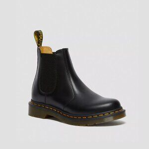 Dr. Martens 2976 Women's Smooth Leather Chelsea Boots Size 9